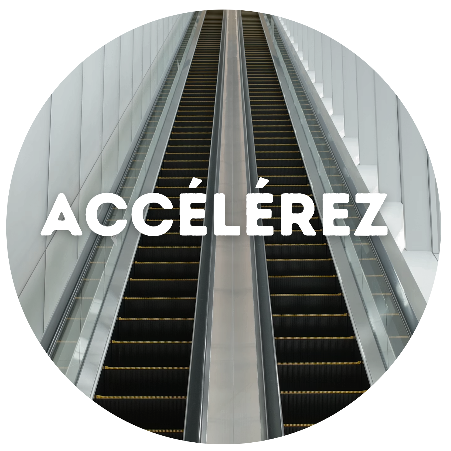 un escalator avec le mot accélerez écrit en blanc